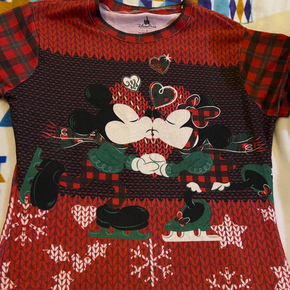 Mickey & Minnie festive holiday T-shirt.